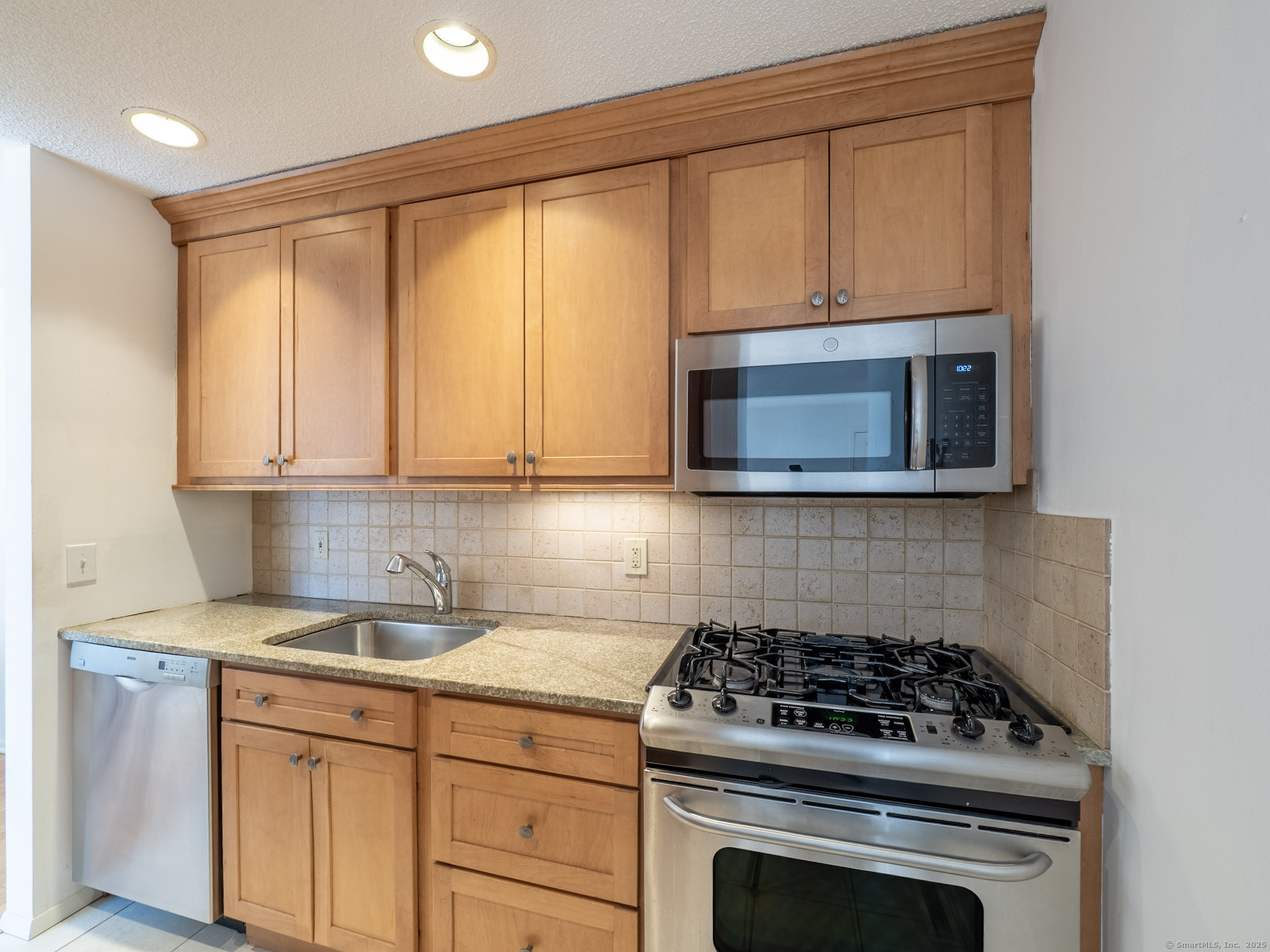 Property Photo: 4 Cypress Lane 4 CT 06877