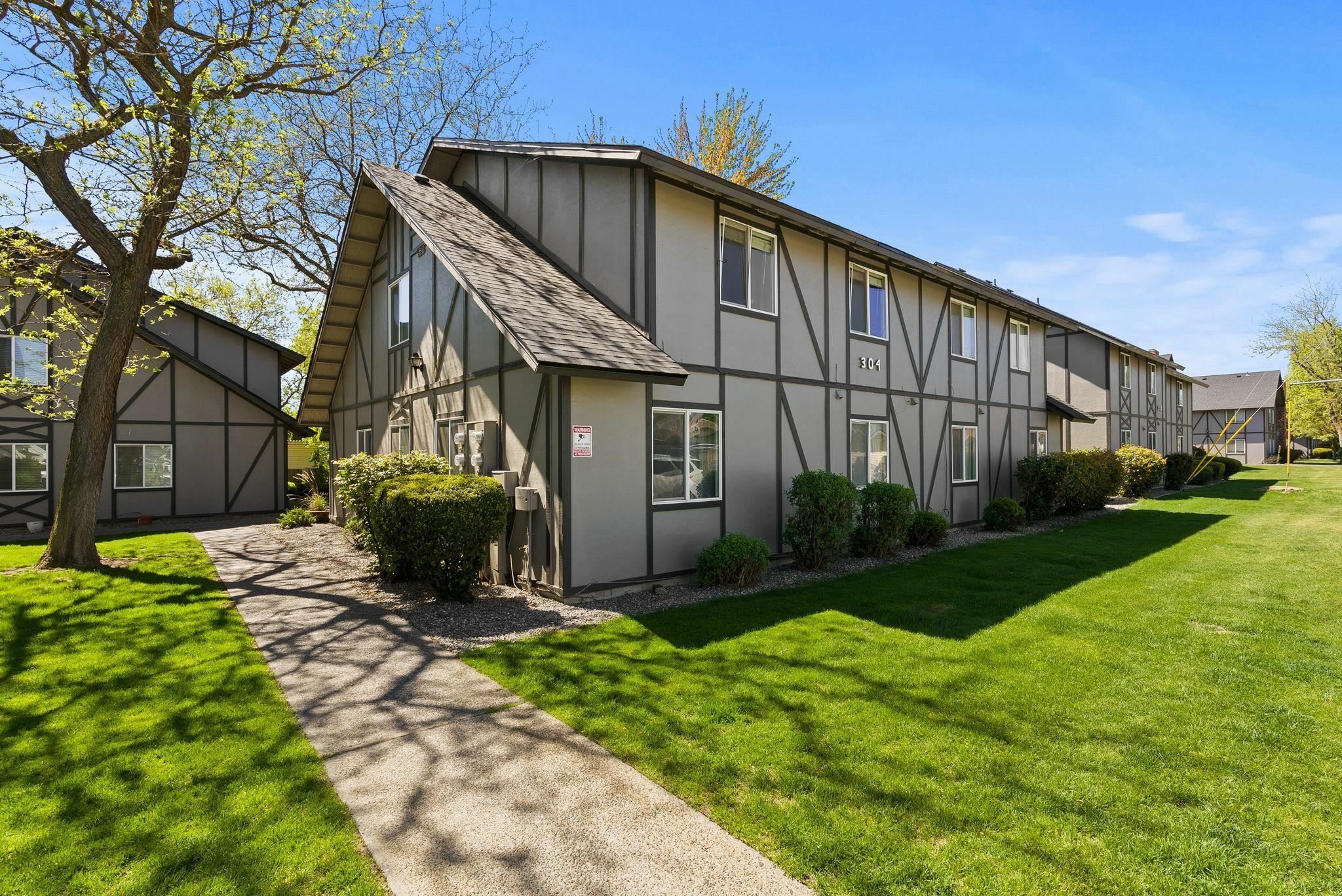 Property Photo: 304 E Weile Ave 4 WA 99208