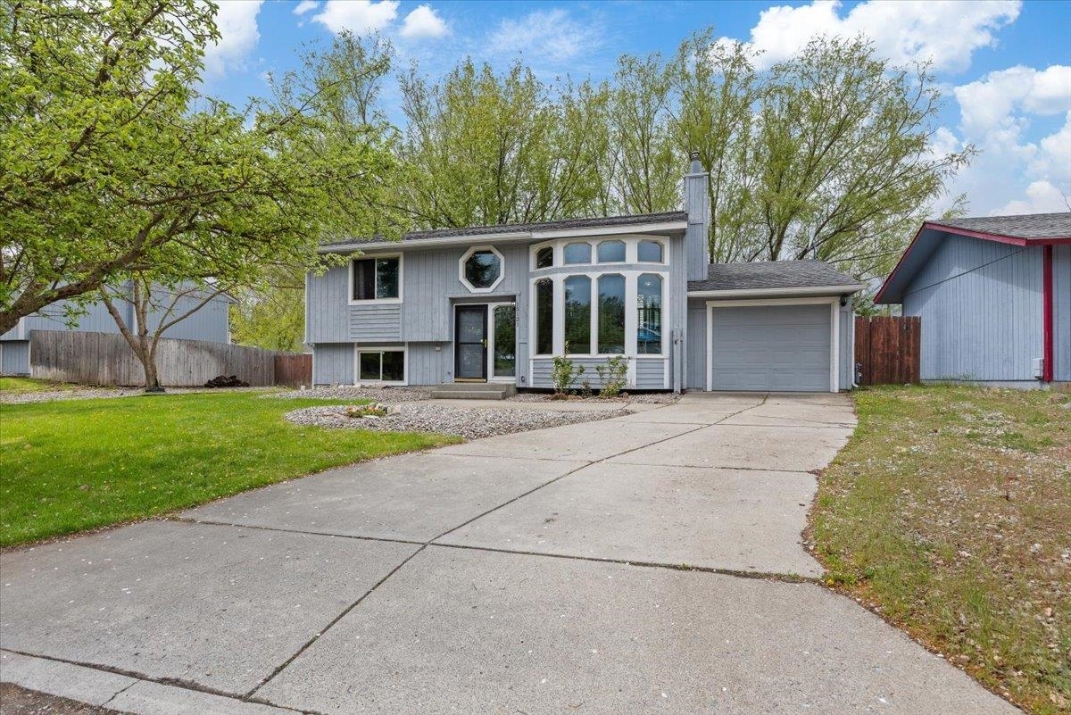 Property Photo: 15121 N Meadowview Dr WA 99021
