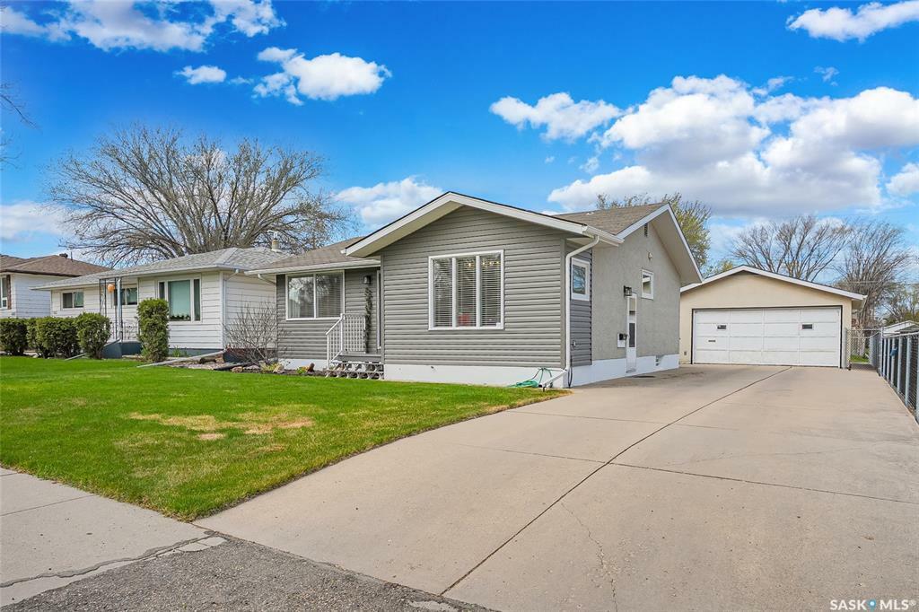 Property Photo: 135 Montreal Avenue S SK S7M 3K9