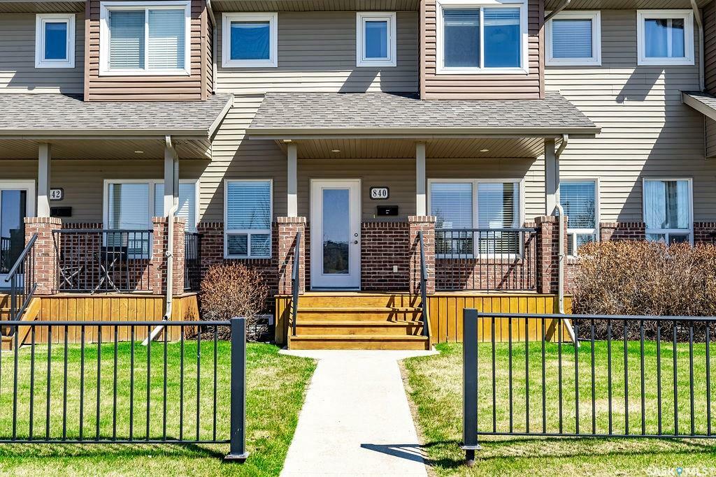 Property Photo: 840 Stensrud Road SK S7W 0M9