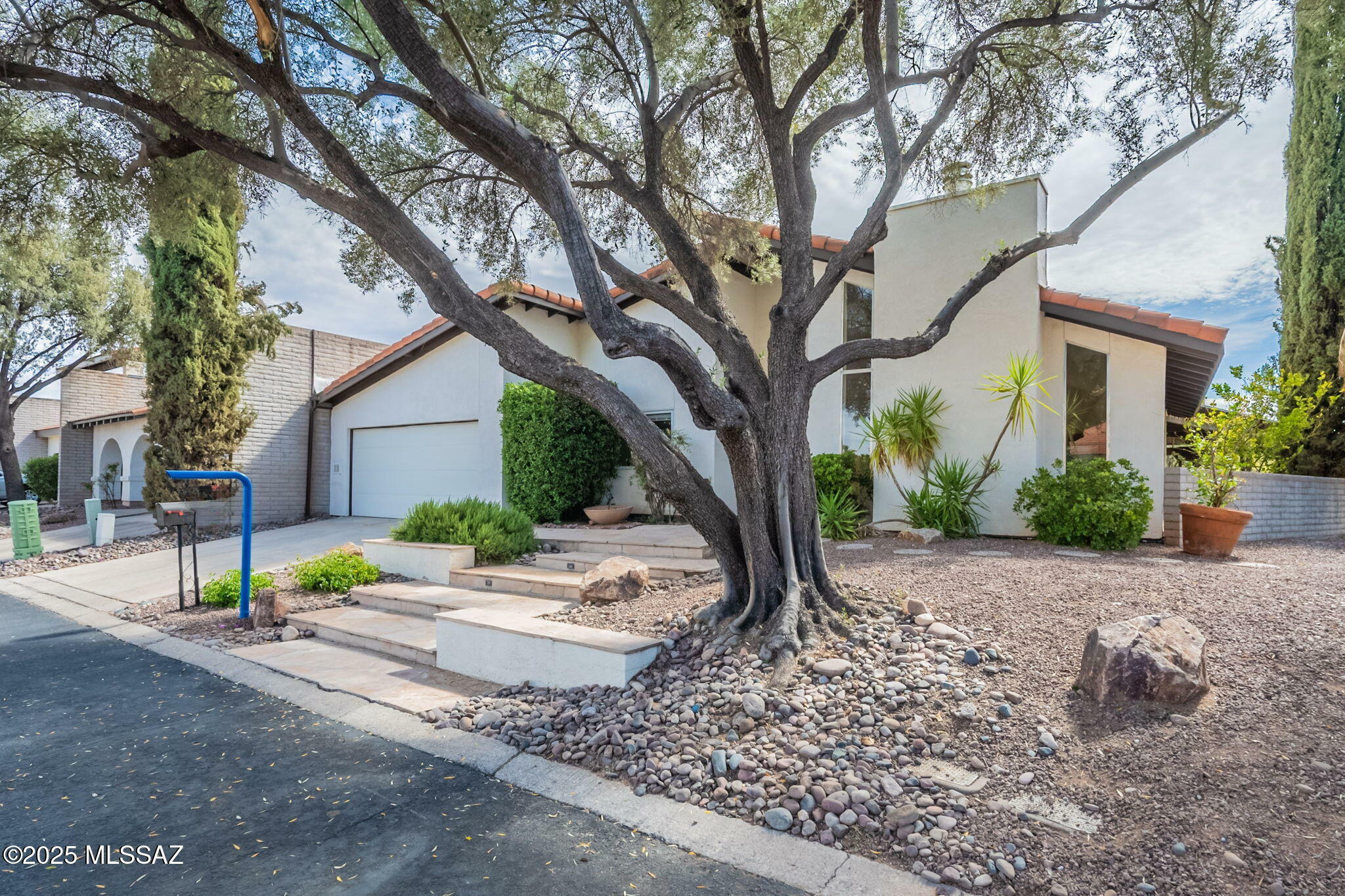 Property Photo: 1311 Via Ronde Oeste AZ 85715