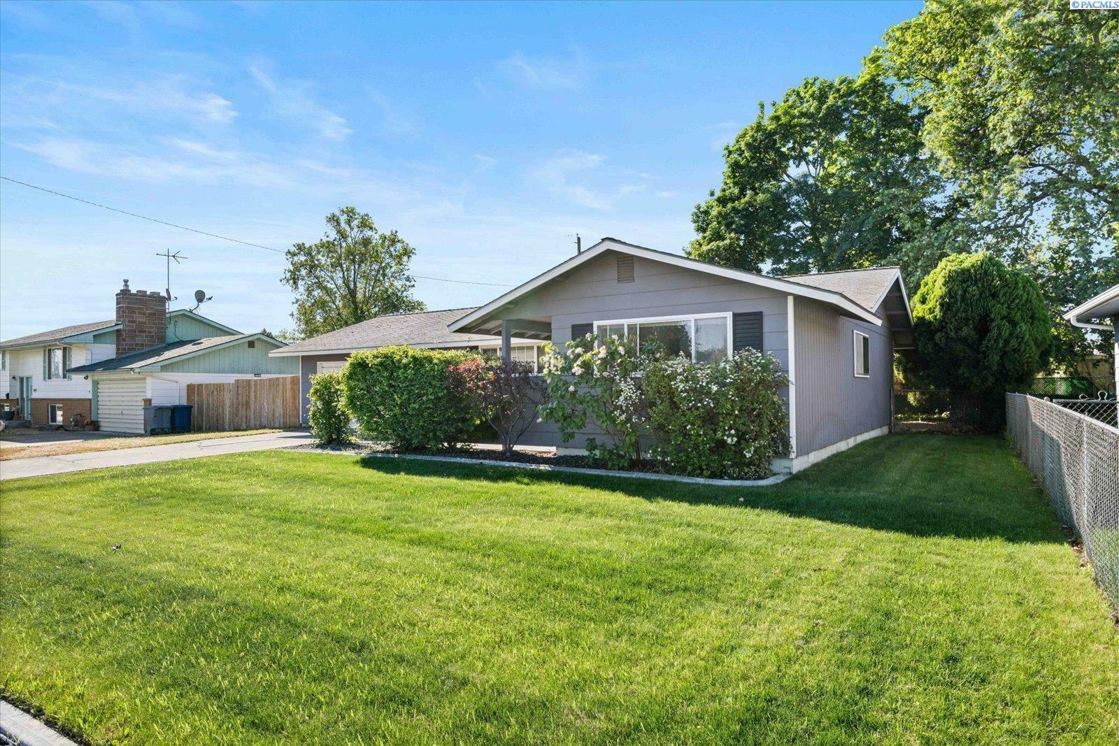 Property Photo: 1423 Arbor WA 99352