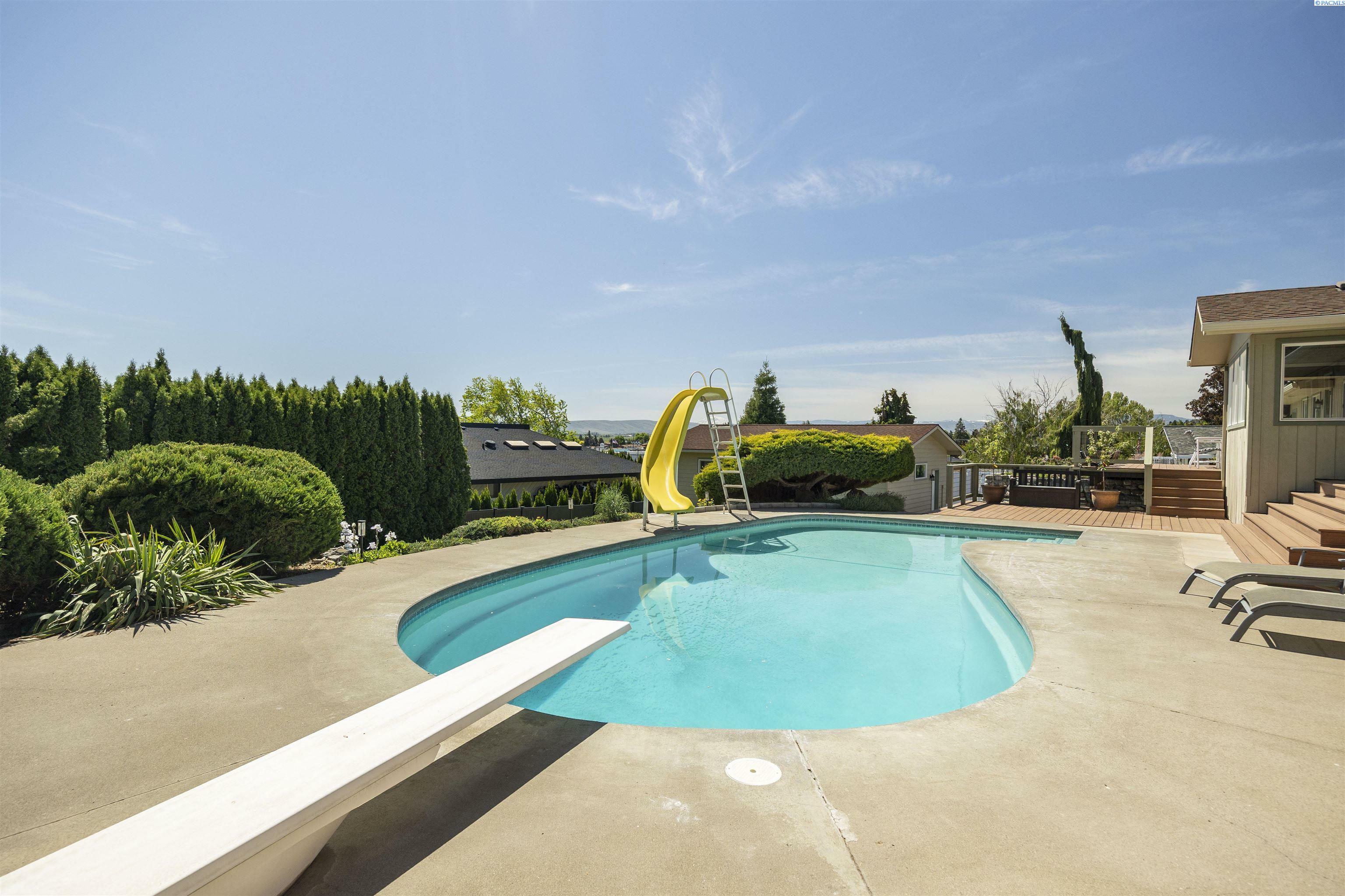 Property Photo:  5310 W Lincoln Ave  WA 98908 