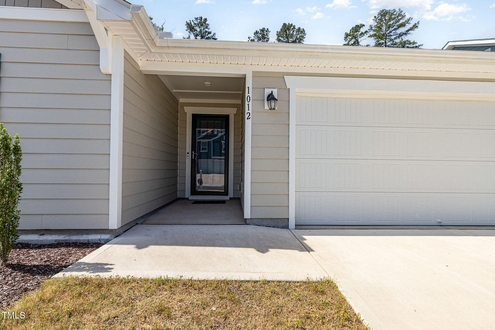 Property Photo: 1012 Ringhill Bluff Drive NC 27704