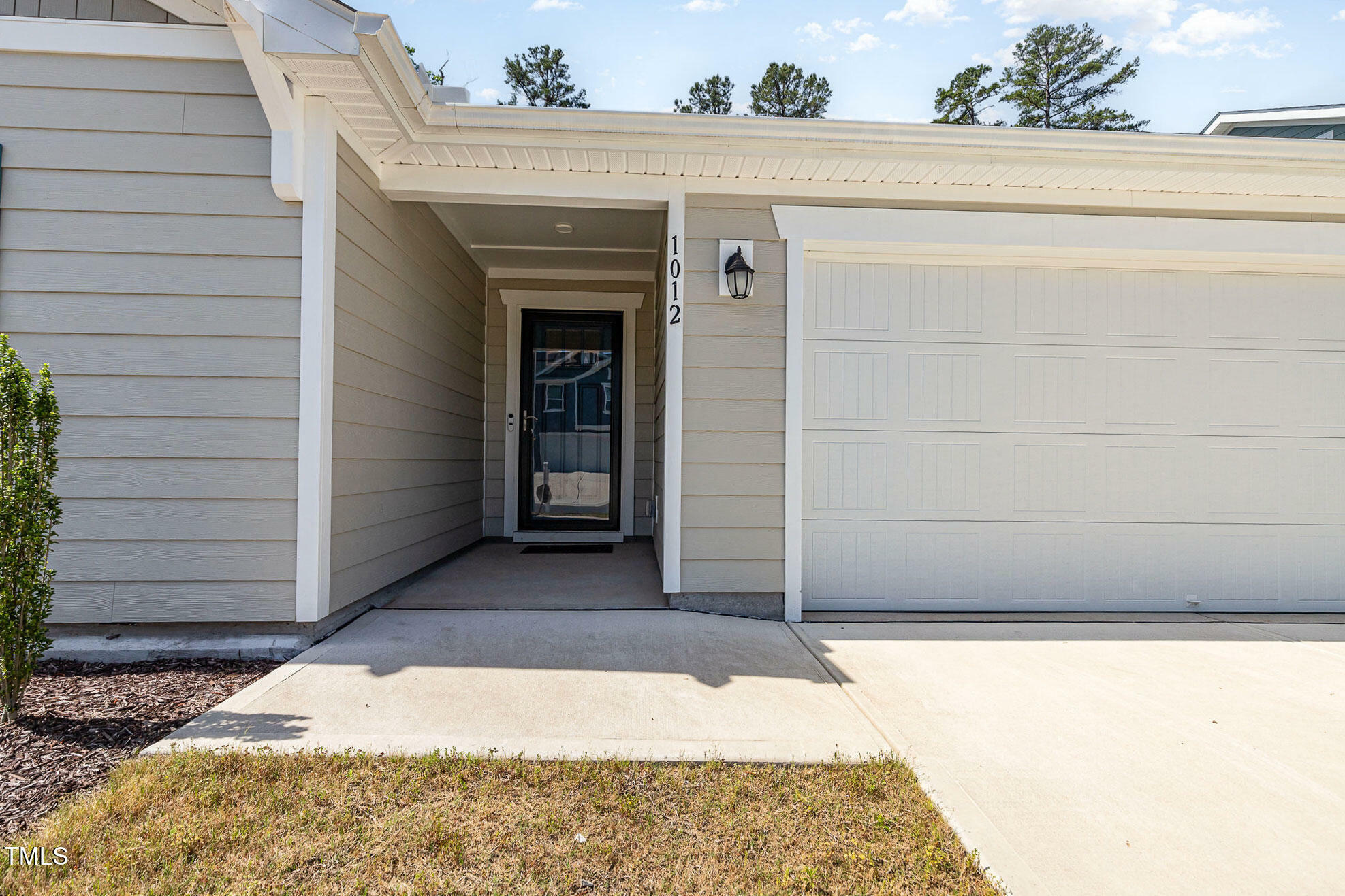 Property Photo: 1012 Ringhill Bluff Drive NC 27704