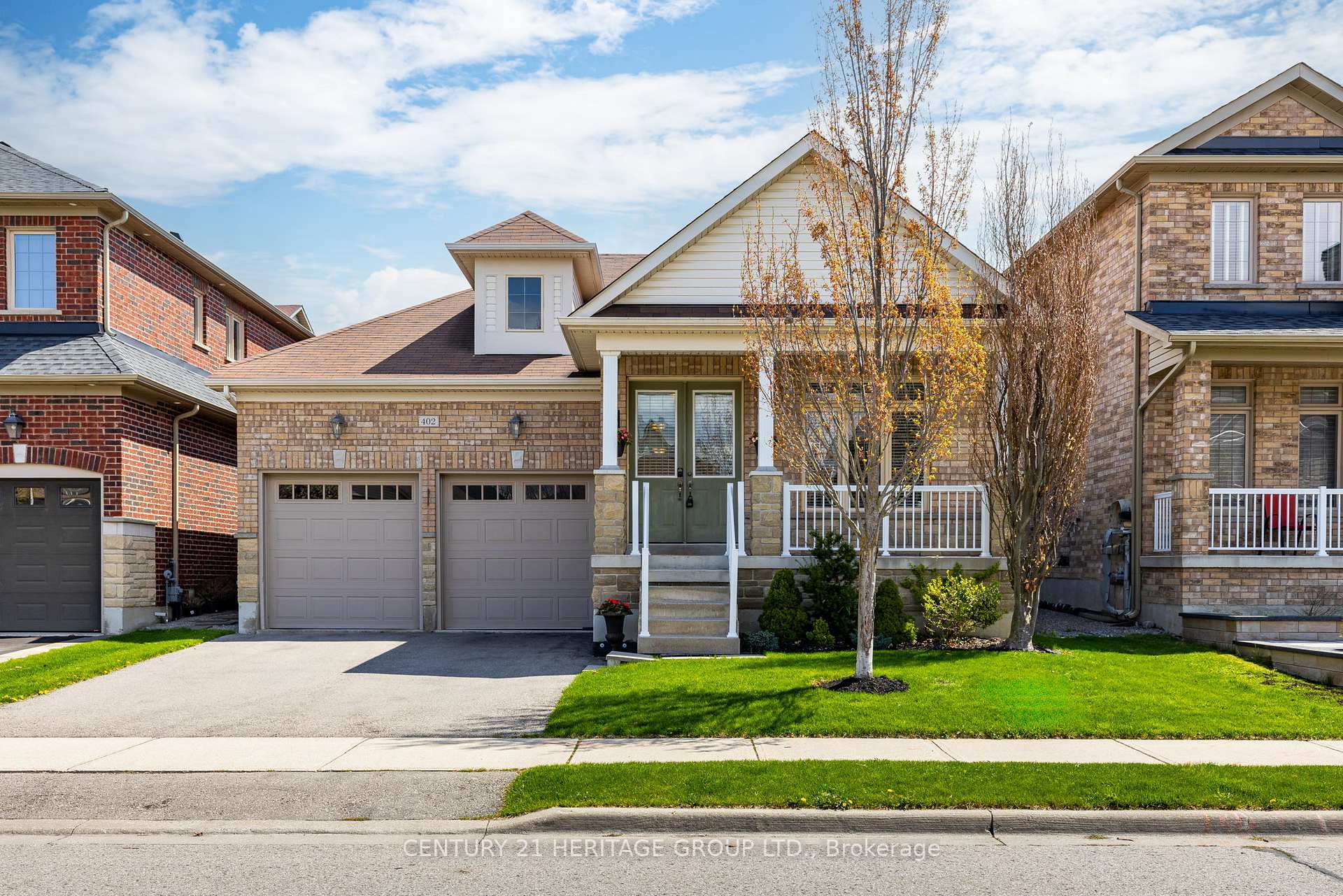 Property Photo: 402 Kwapis Boulevard ON L3X 3H4