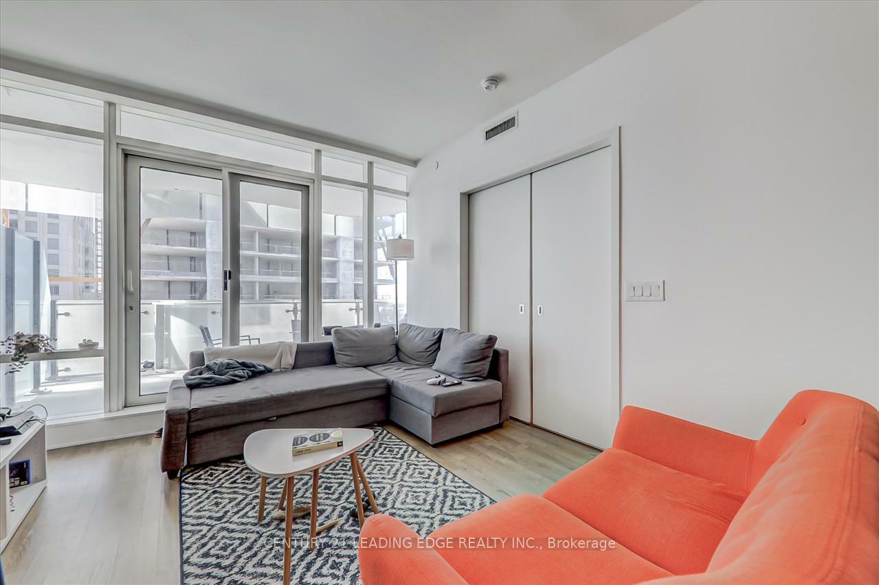 Property Photo: 1 Bloor Street E 3308 ON M4W 0A8