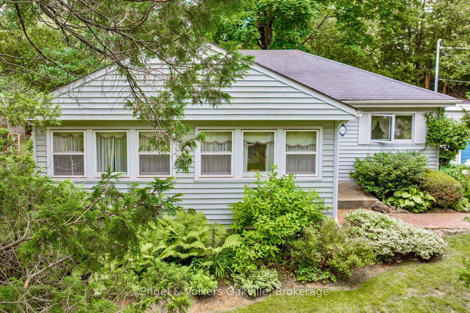 Property Photo: 504 Chamberlain Lane ON L6J 4H6