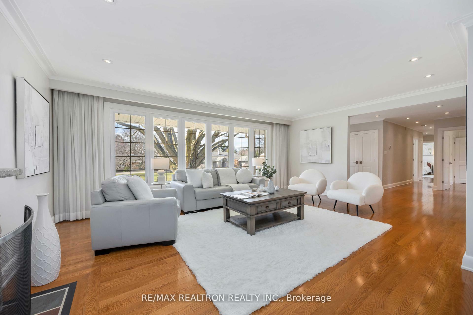 Property Photo:  16 Aylesbury Road  ON M9A 2M5 