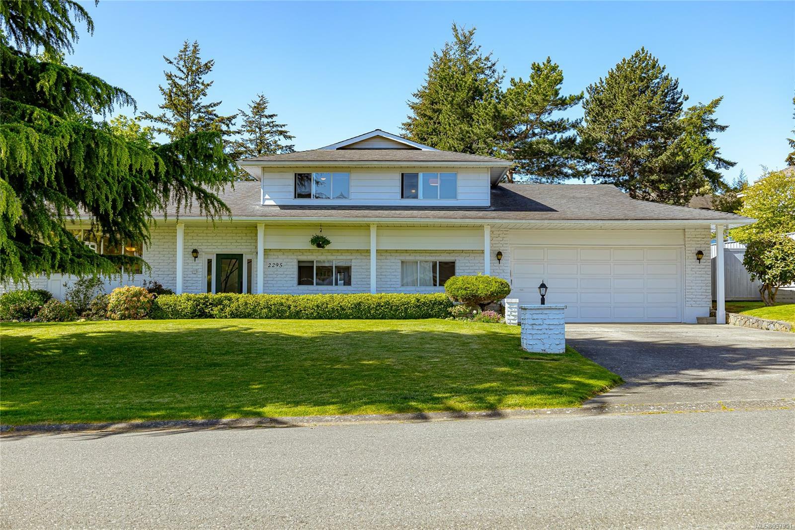 2295 Greenlands Rd  Saanich BC V8N 5B9 photo