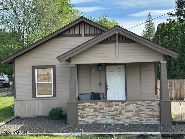 Property Photo:  1115 S 20th Ave  WA 98902 