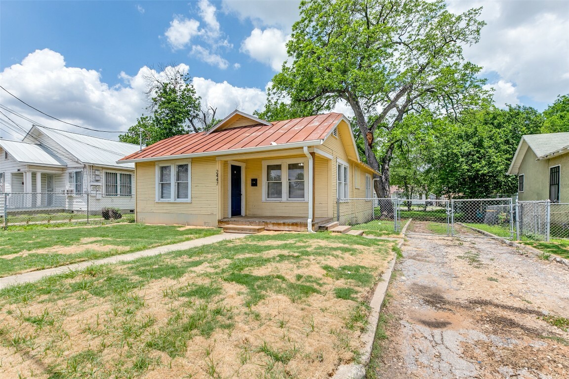 Property Photo: 2447 E Houston Street TX 78202