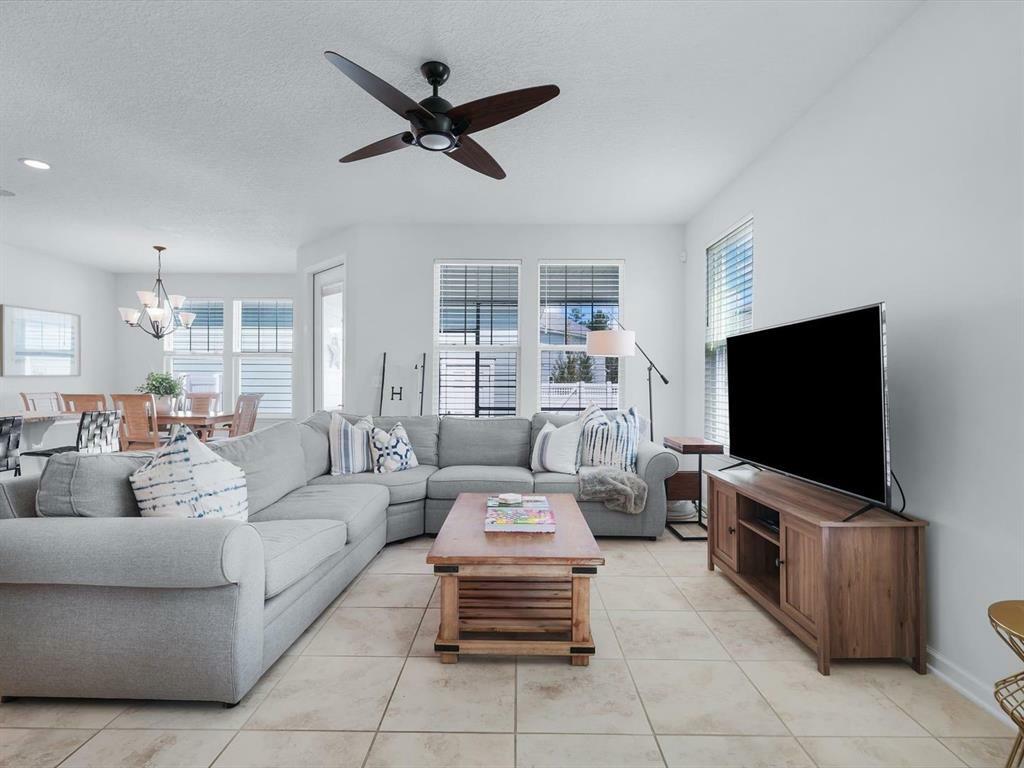 Property Photo: 201 Daydream Avenue FL 32097