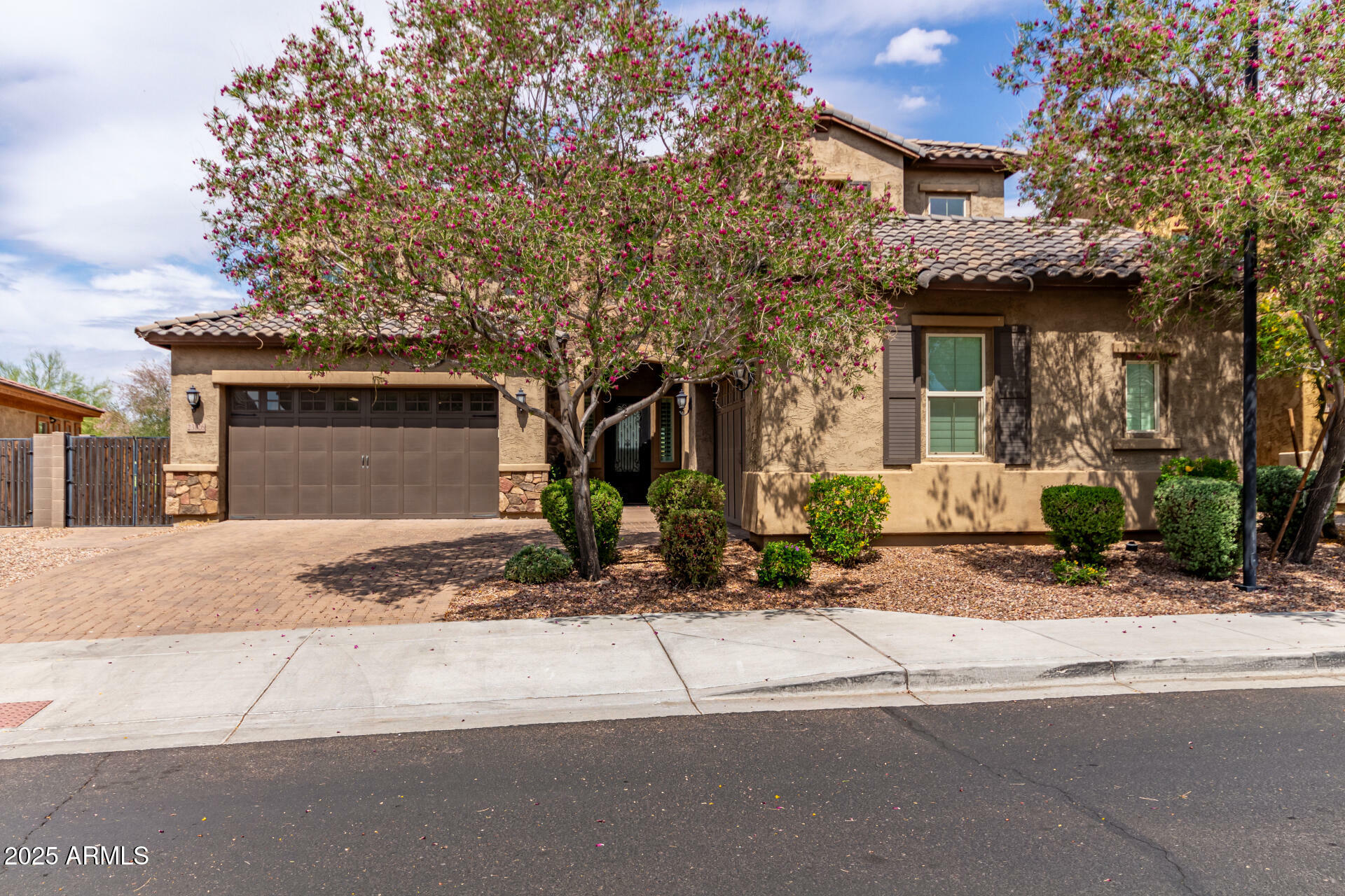 Property Photo: 23126 N 45th Place AZ 85050