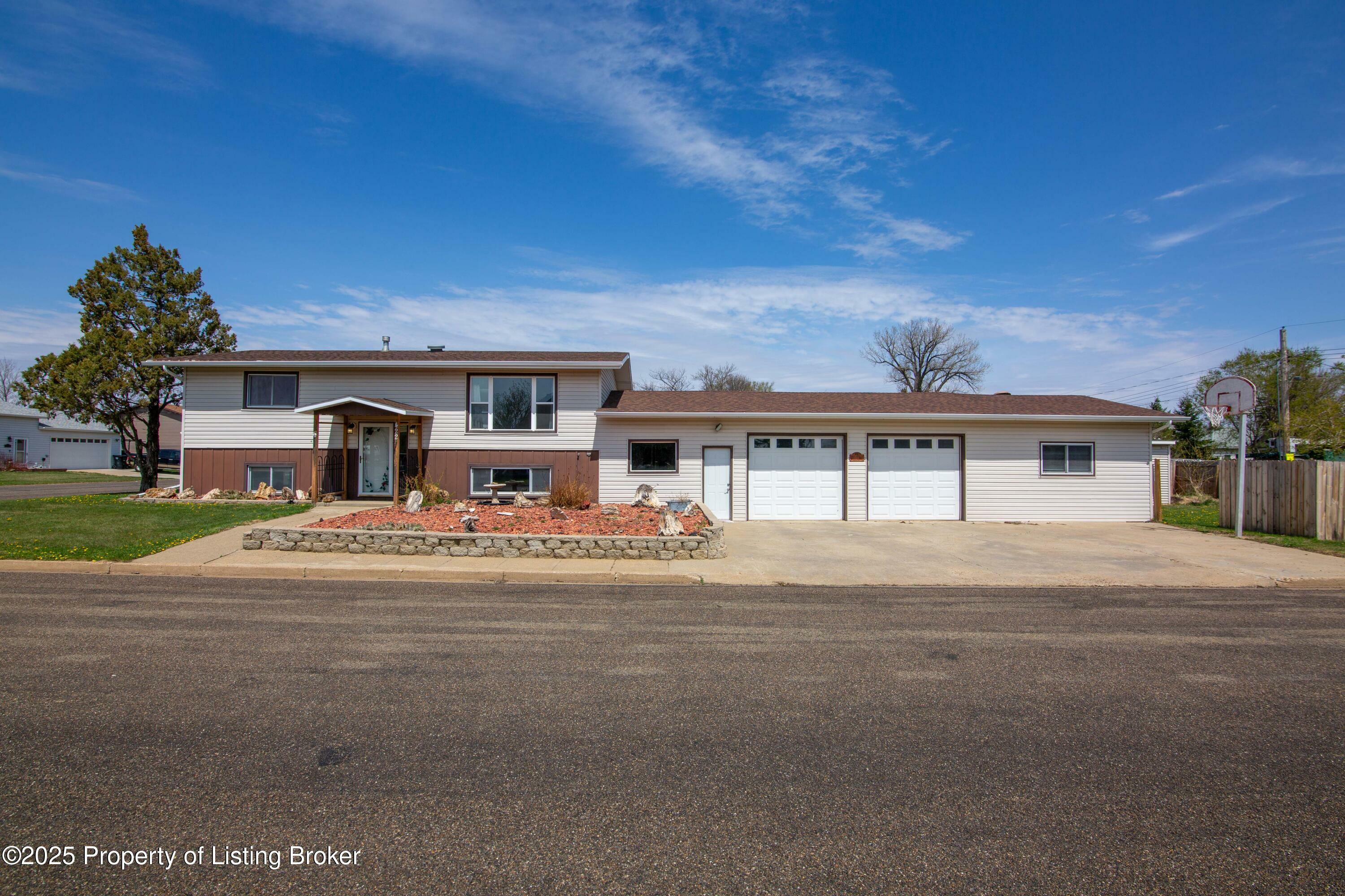 Property Photo: 422 1st Avenue W ND 58652