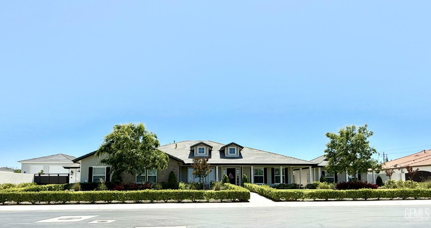Property Photo: 16725 Bellewood Place CA 93314