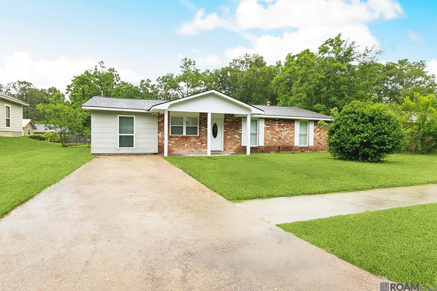 Property Photo: 2254 Carolyn Ave LA 70726