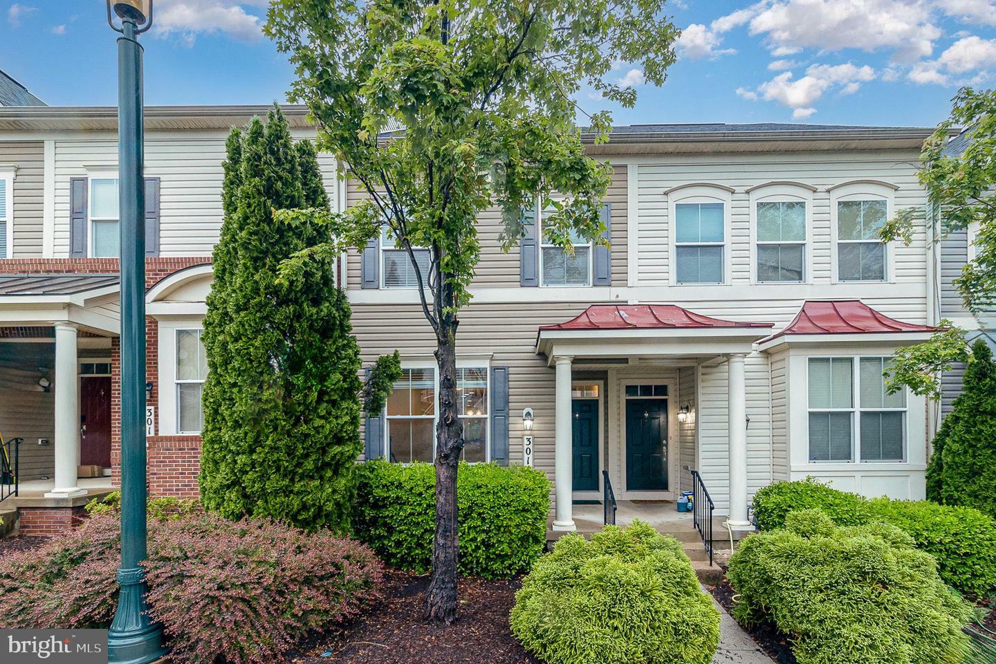 Property Photo: 3014 Chinkapin Oak Lane VA 22191
