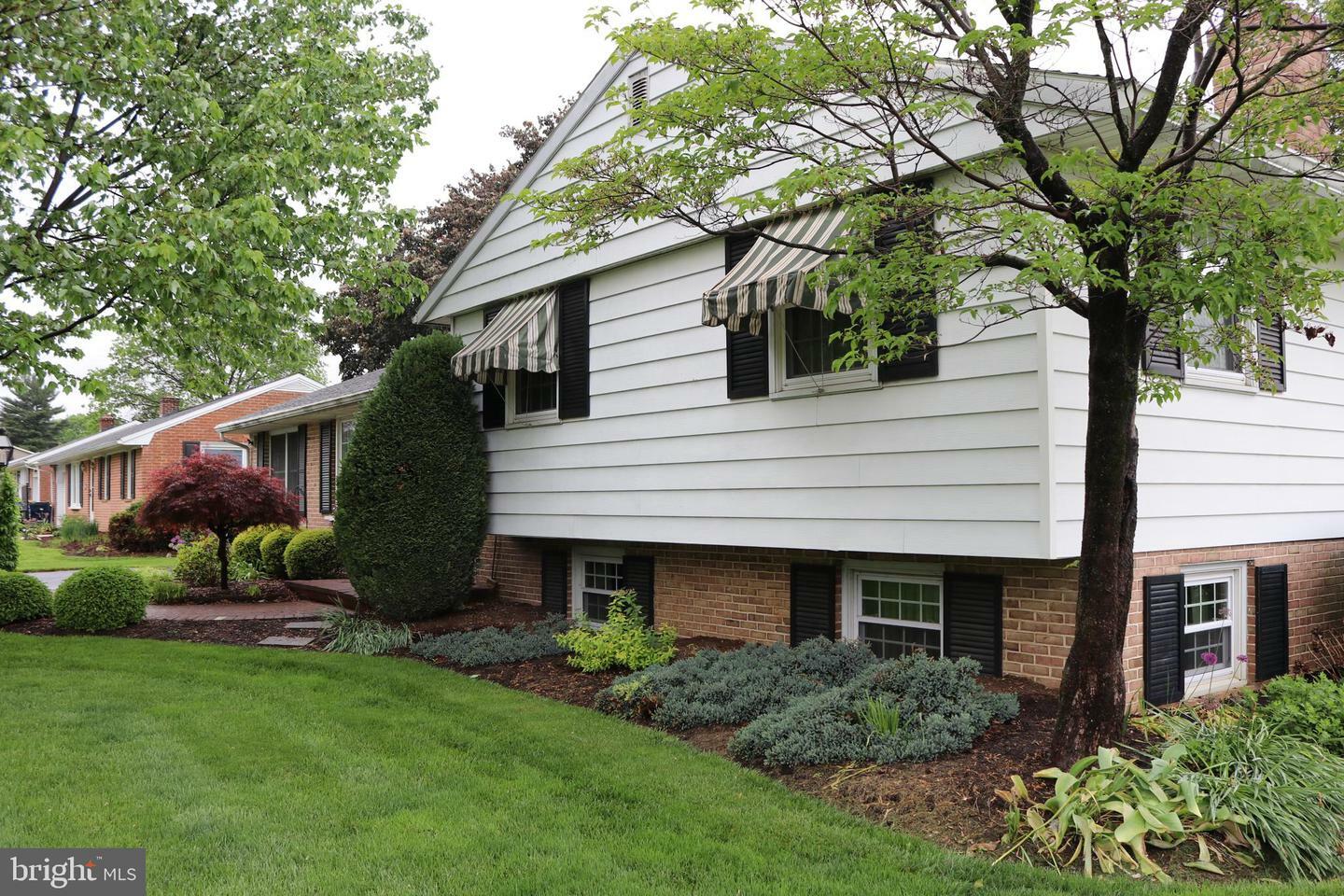 Property Photo: 321 Bareview Drive PA 17540