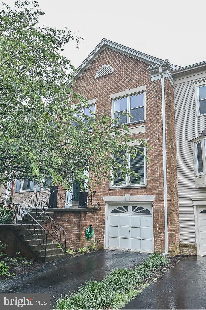Property Photo: 14326 Winding Woods Court VA 20120