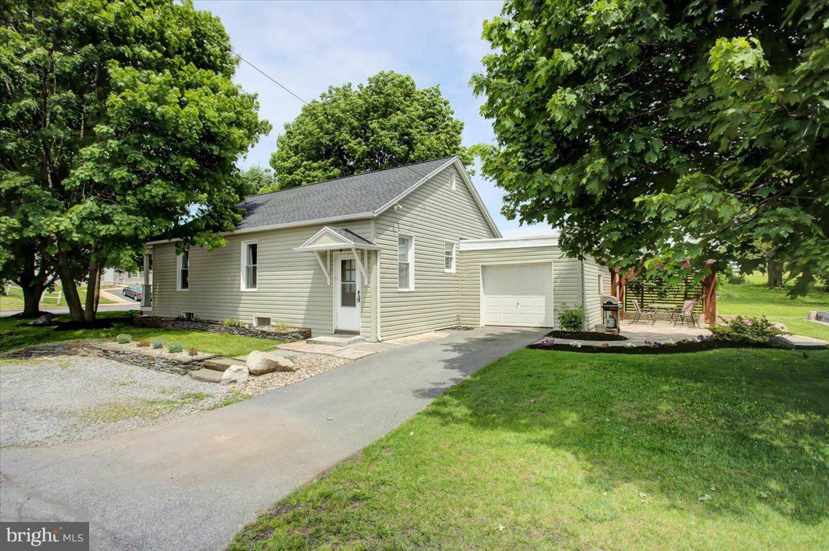 Property Photo: 614 Hollywell Avenue PA 17201