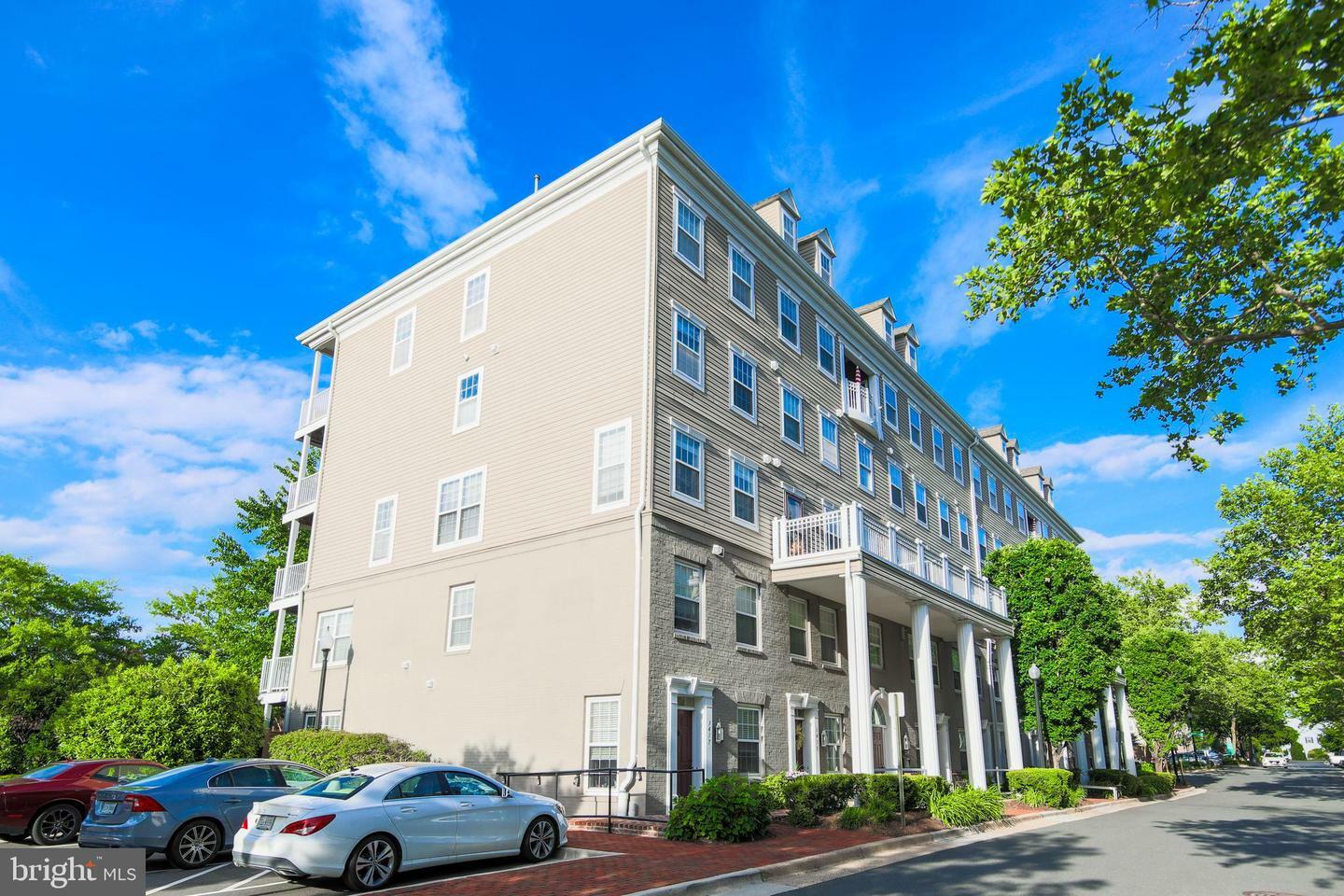 Property Photo: 1405 Roundhouse Lane 301 VA 22314
