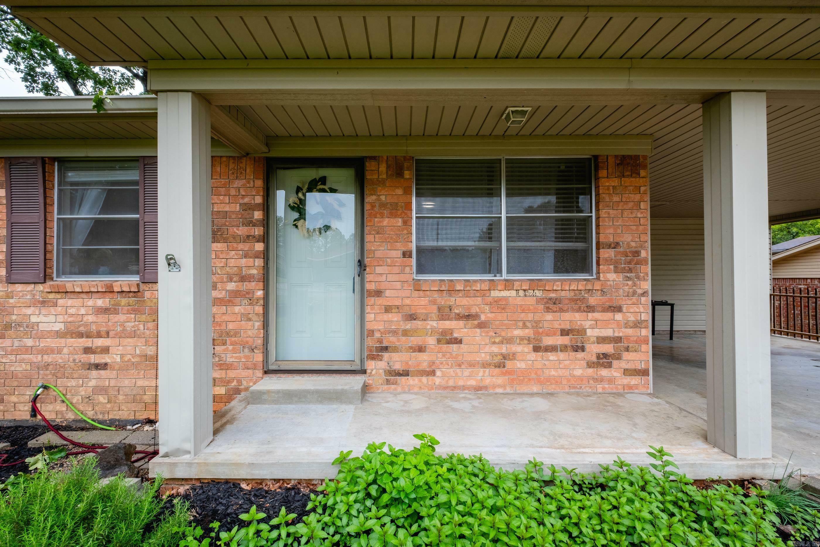 Property Photo: 4704 N Cypress Street AR 72116