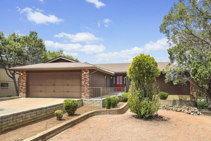 Property Photo: 1204 N Camelot Drive AZ 85541