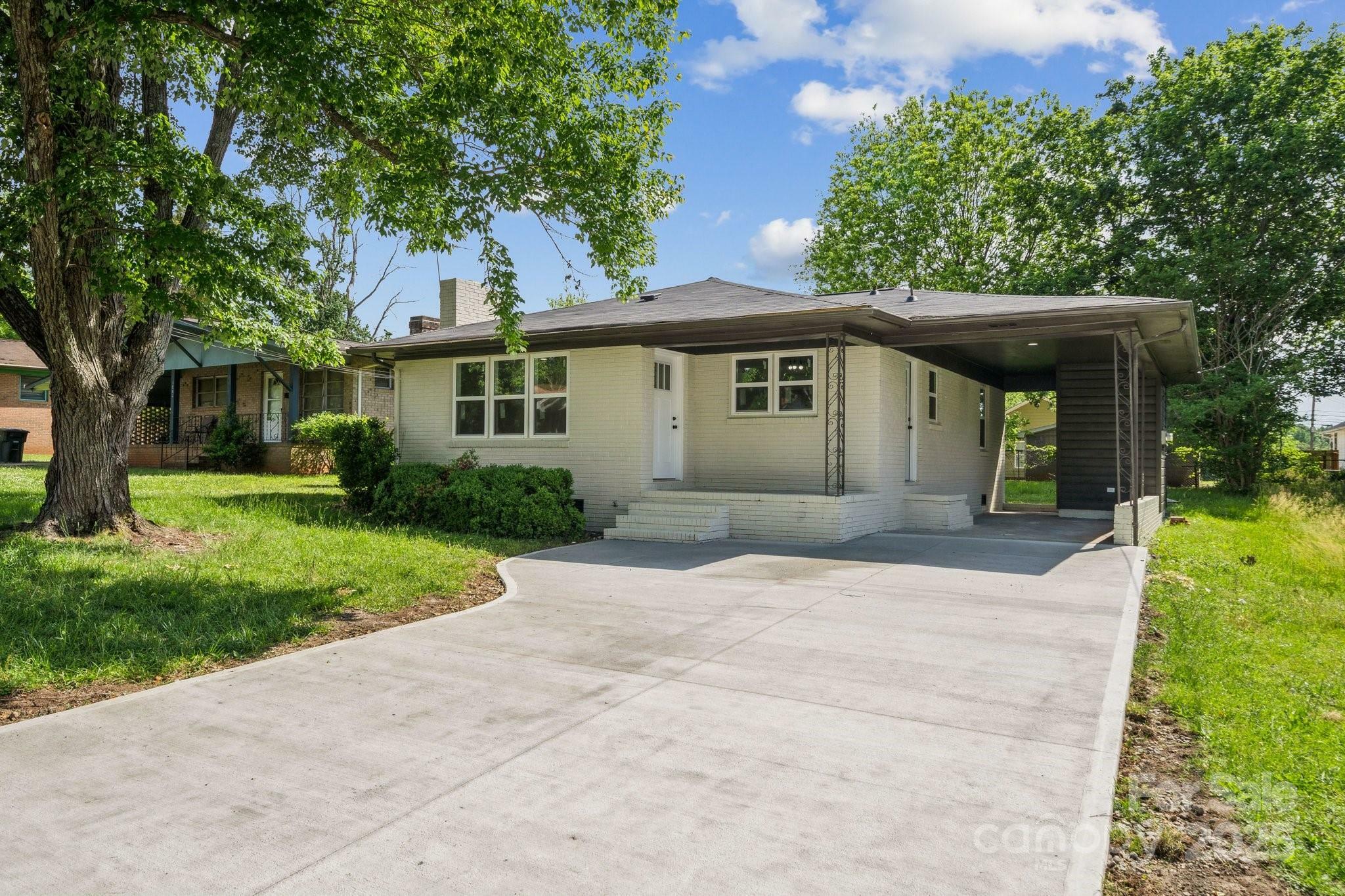 Property Photo: 1417 W Monroe Street NC 28144