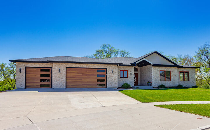 Property Photo:  4001 Cartier Avenue  IA 50014 