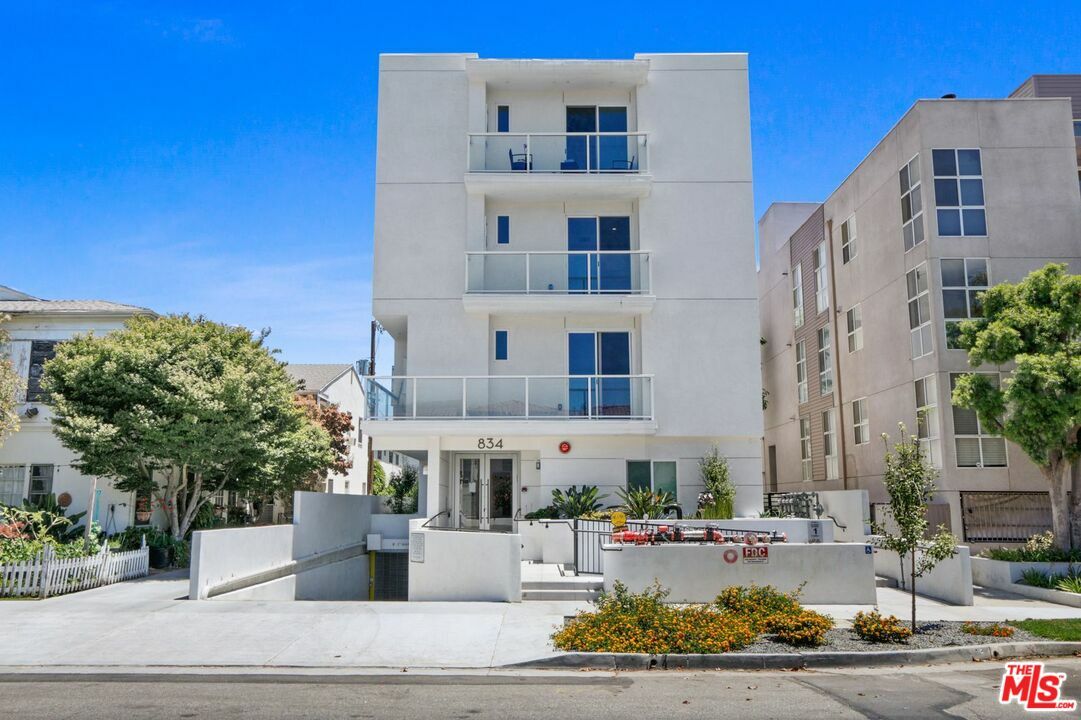 Property Photo: 834 S Shenandoah St CA 90035