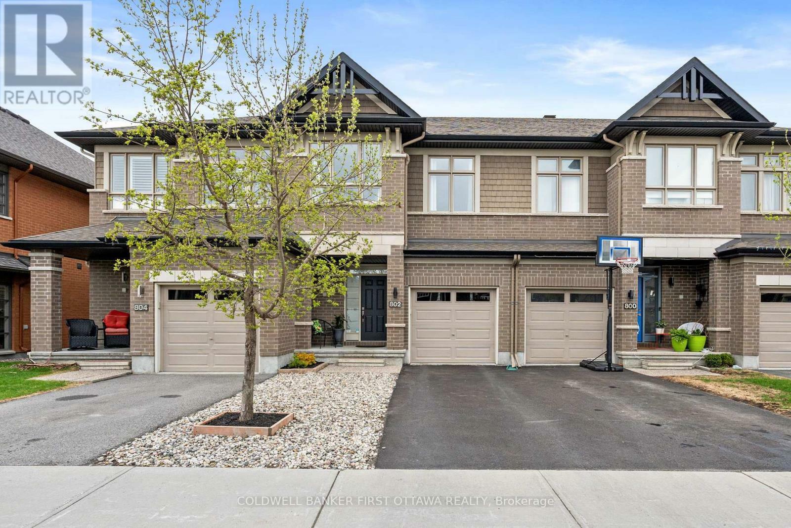 Property Photo: 802 Carnelian Crescent ON K1X 0A8