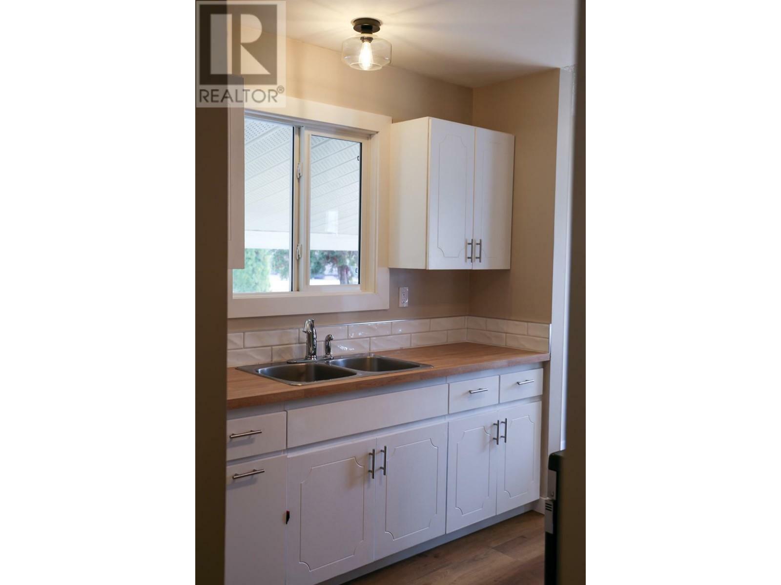 Property Photo: 2336 Bossert Avenue BC V2B 4V7