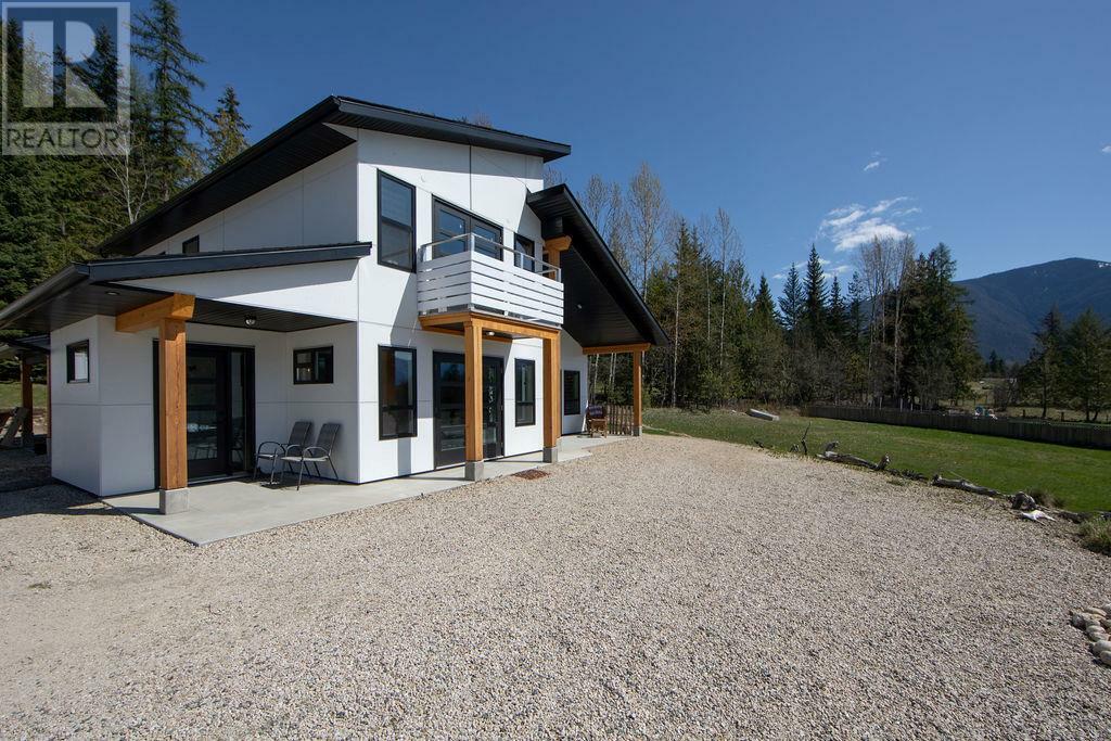 Property Photo: 215 Cotswold Road BC V0G 1R0