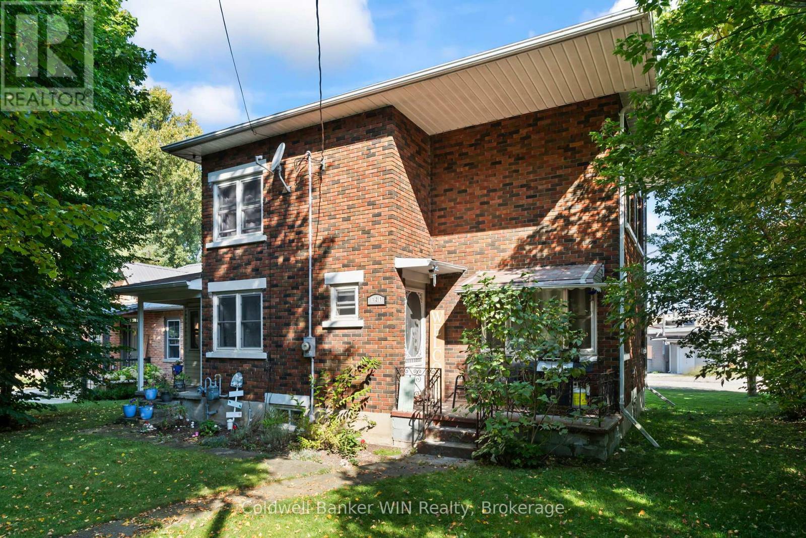 Property Photo: 121 Queen Street West ON N0G 2L1