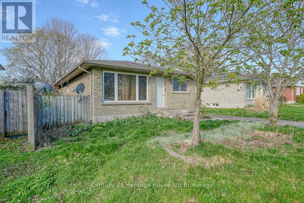 Property Photo: 29 Devonshire Avenue ON N4G 4K7