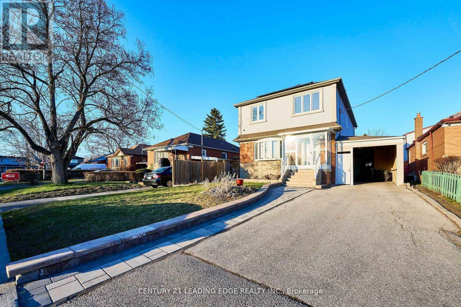 Photo de la propriété: 14 Flora Drive ON M1P 1A3