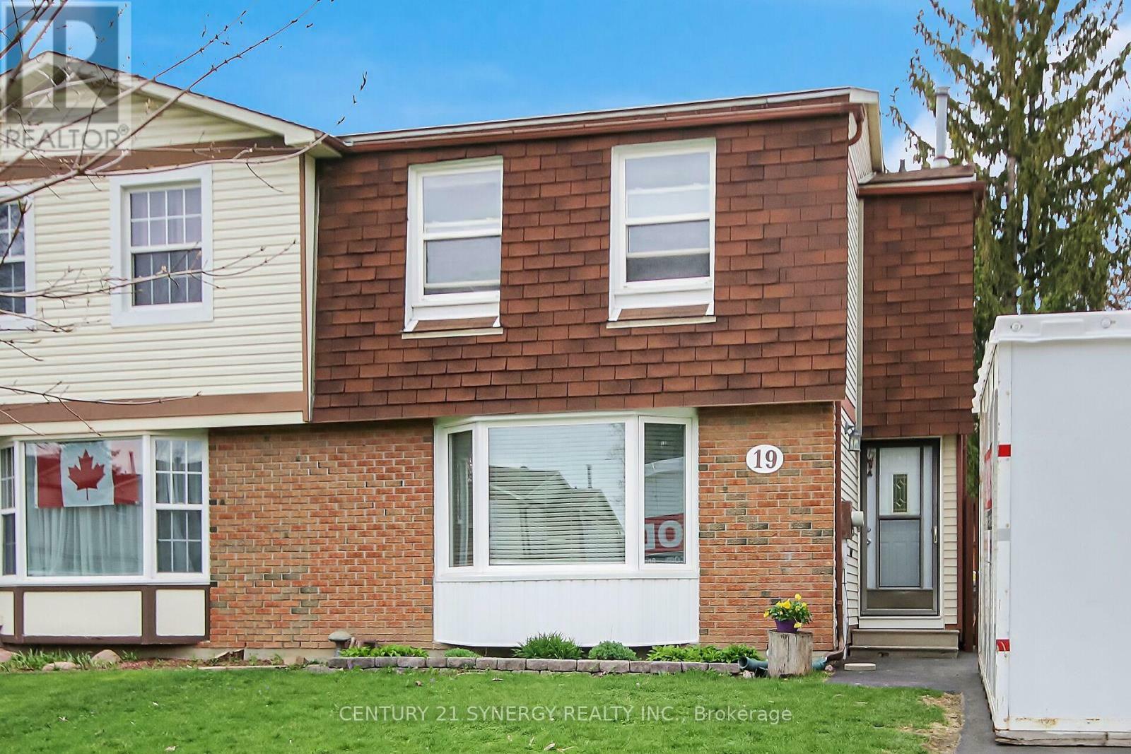 Photo de la propriété: 19 Seabrooke Drive ON K2L 2H8