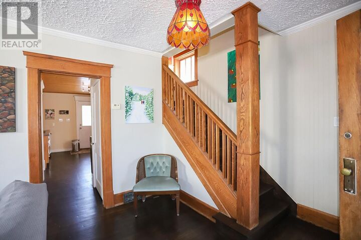 Property Photo: 142 Woodward Ave ON P6A 3T7
