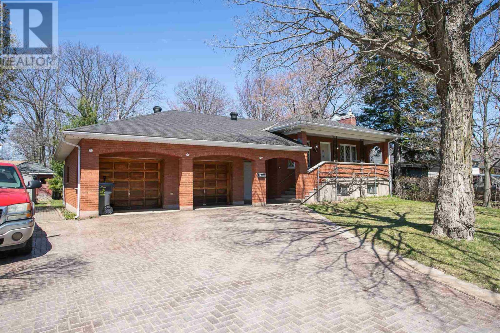 Photo de la propriété: 174 Tilley Rd ON P6B 3Z1