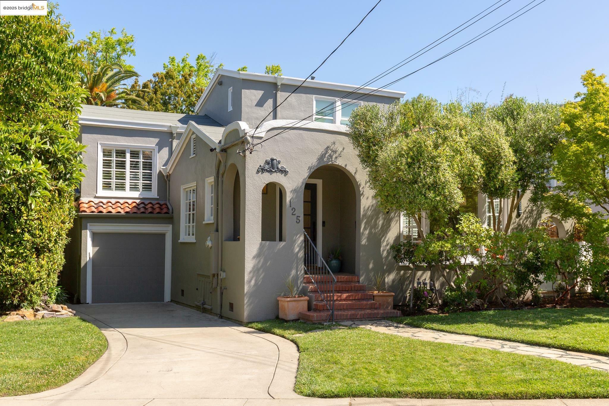 Property Photo: 125 Palm Dr CA 94610