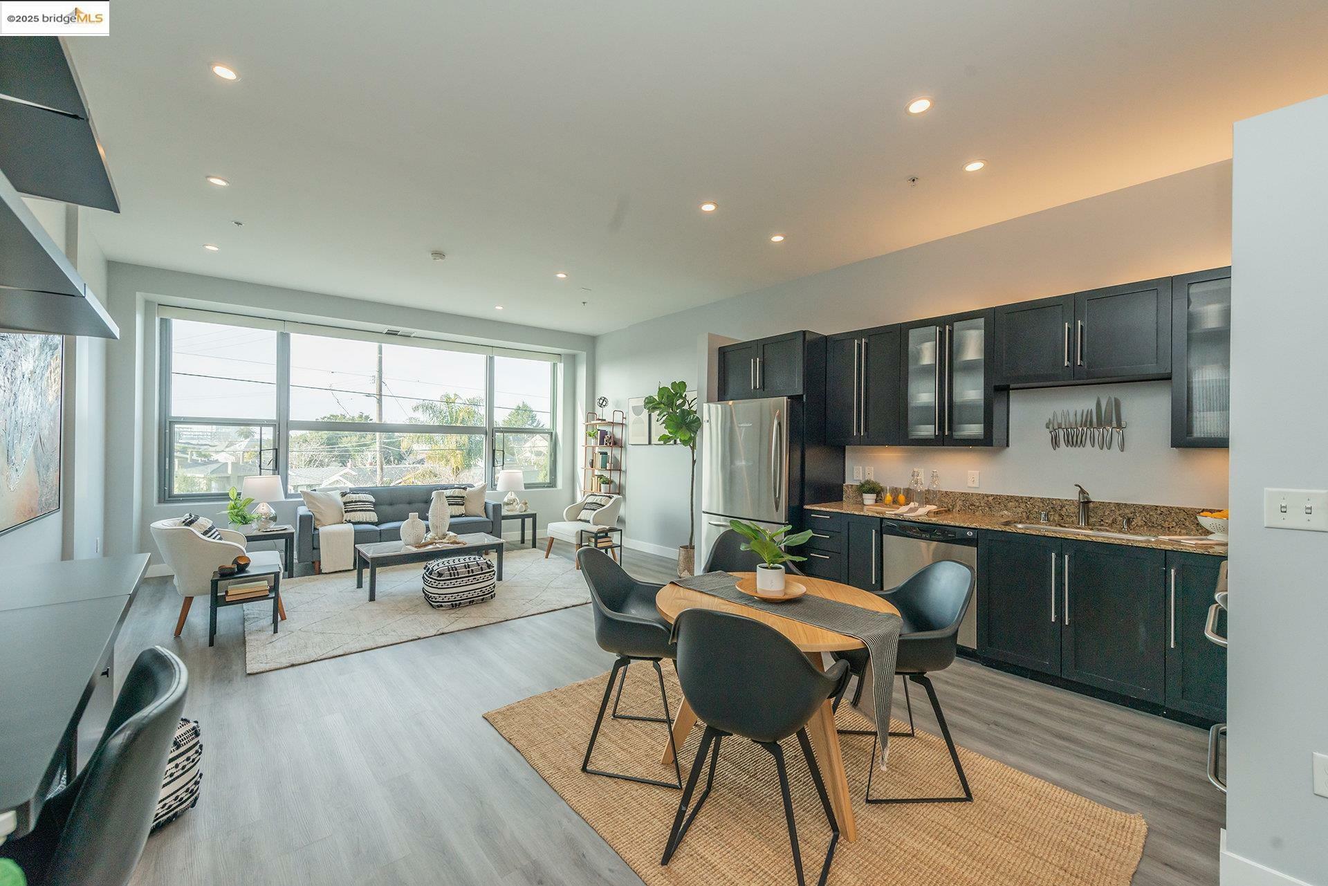 Property Photo: 1001 46th St 220 CA 94608