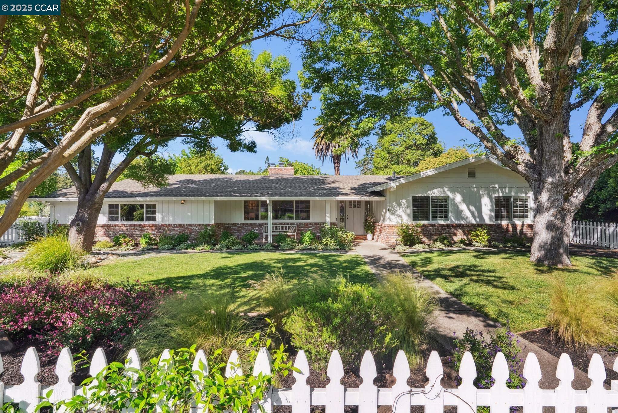 Property Photo: 559 Silverado Dr CA 94549