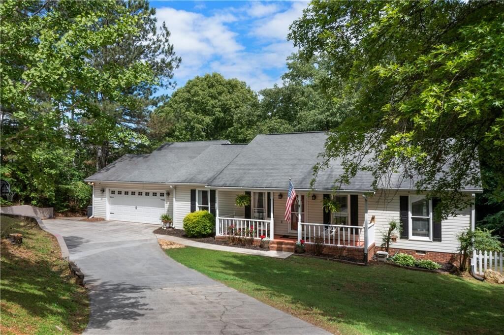 Property Photo: 37 Ramblewood Drive SE GA 30173