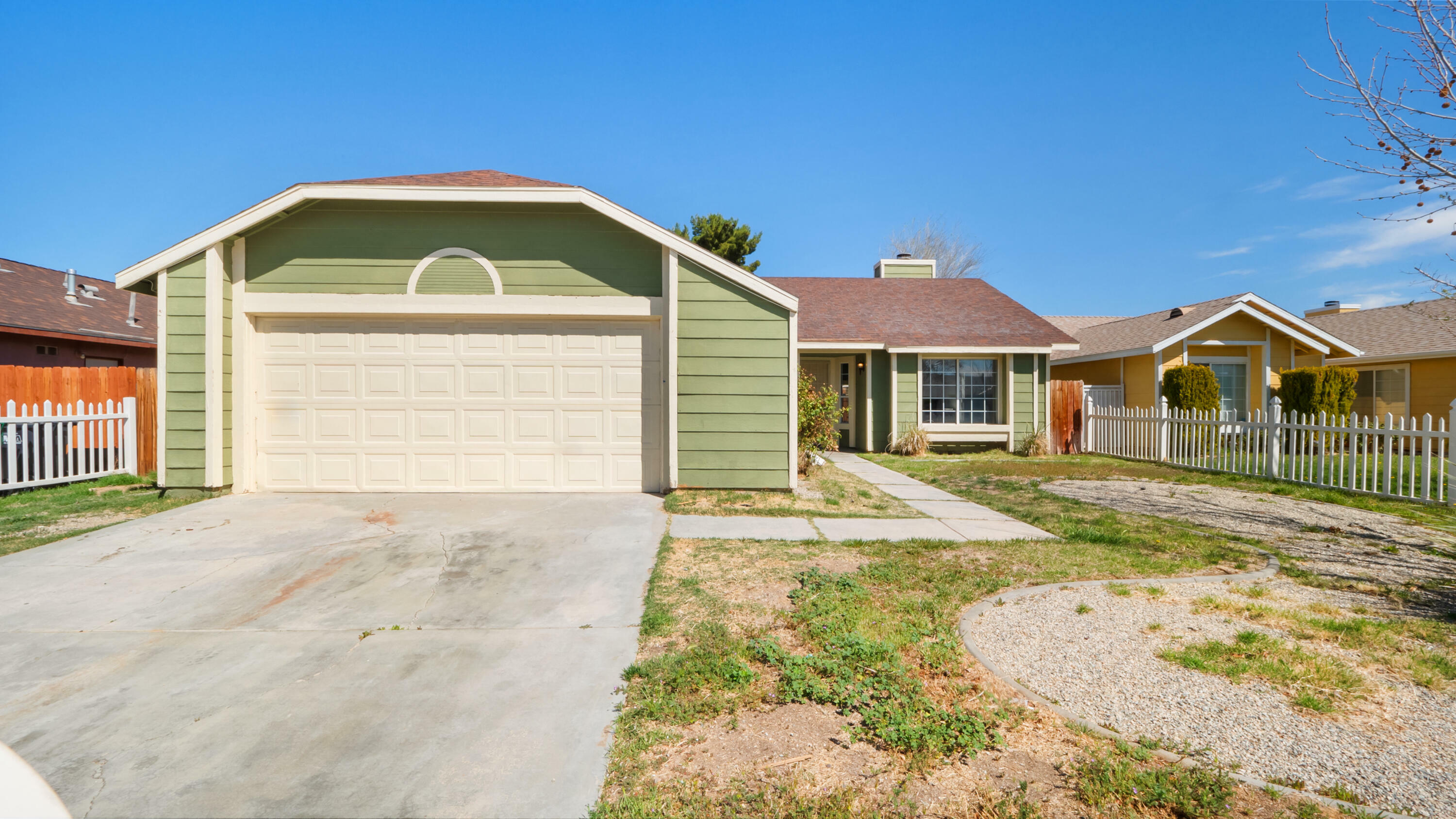 Property Photo: 653 Twinberry Lane CA 93534