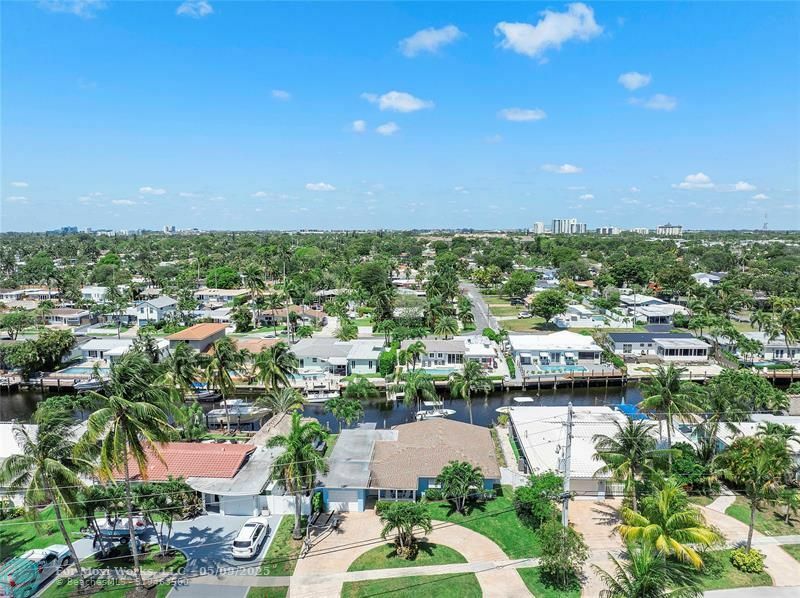 Property Photo: 711 SE 5 Avenue FL 33060