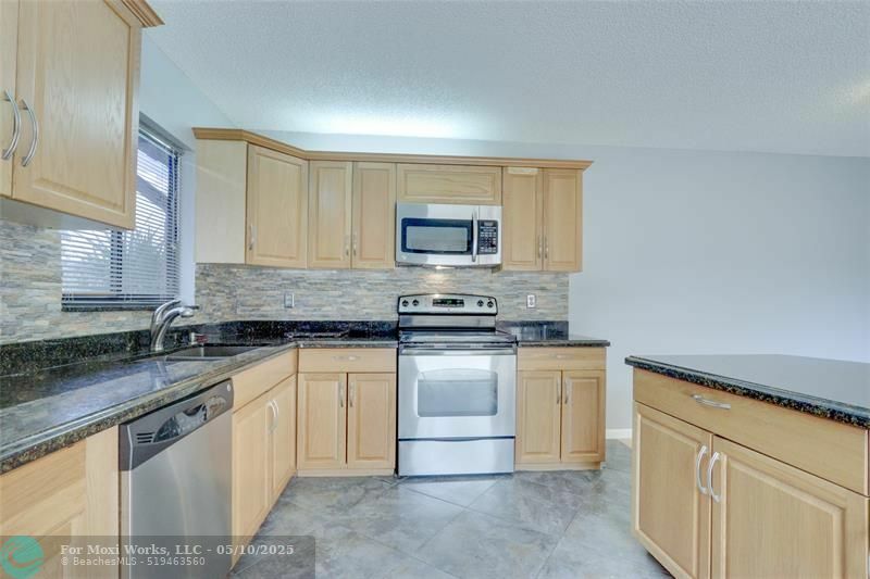 Property Photo: 4091 Palm Bay Cir D FL 33406