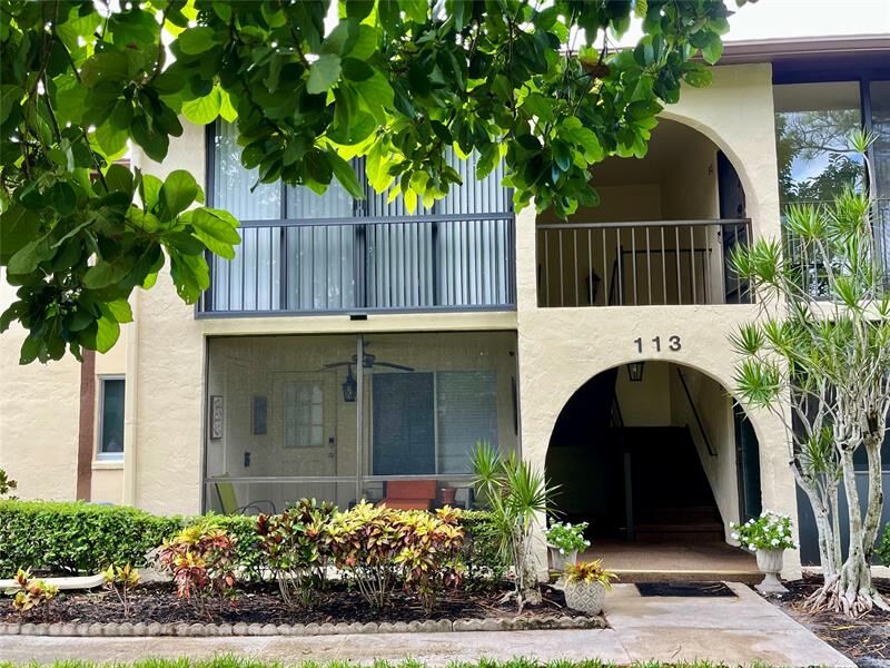 Property Photo:  113 Lake Pine Circle C-1  FL 33463