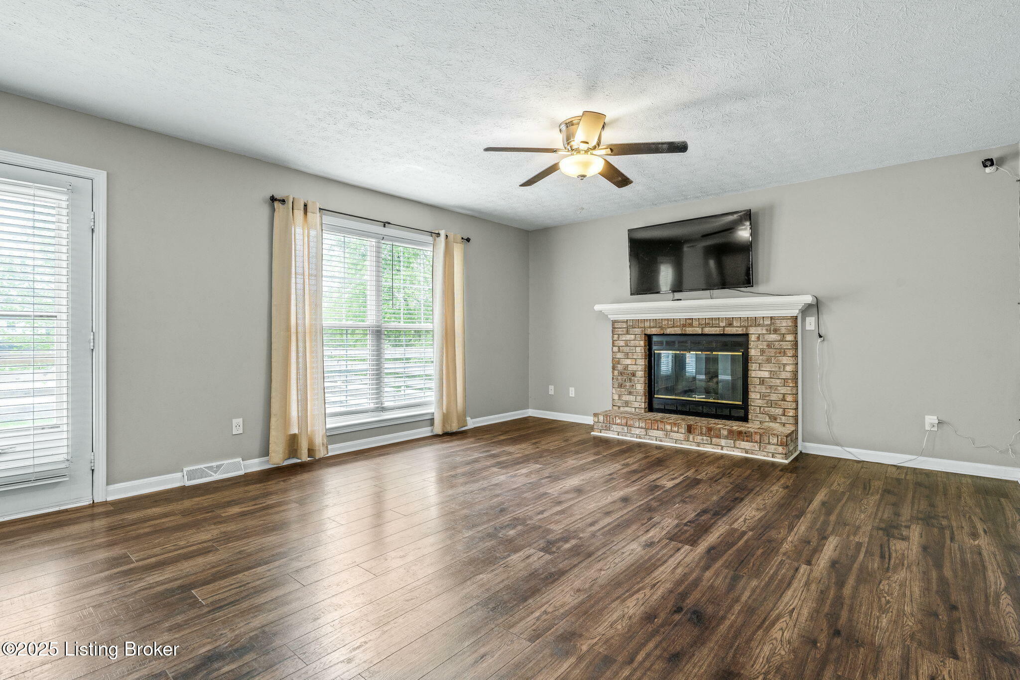 Property Photo: 105 Scarlet Oak Cir KY 42701
